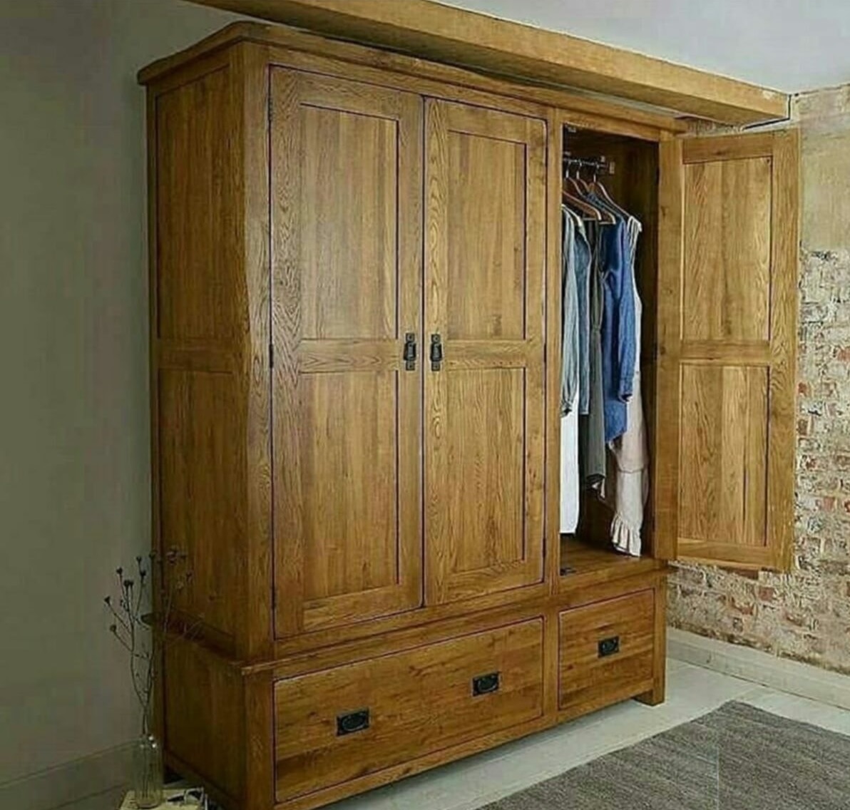 Шкаф для одежды в деревенском стиле